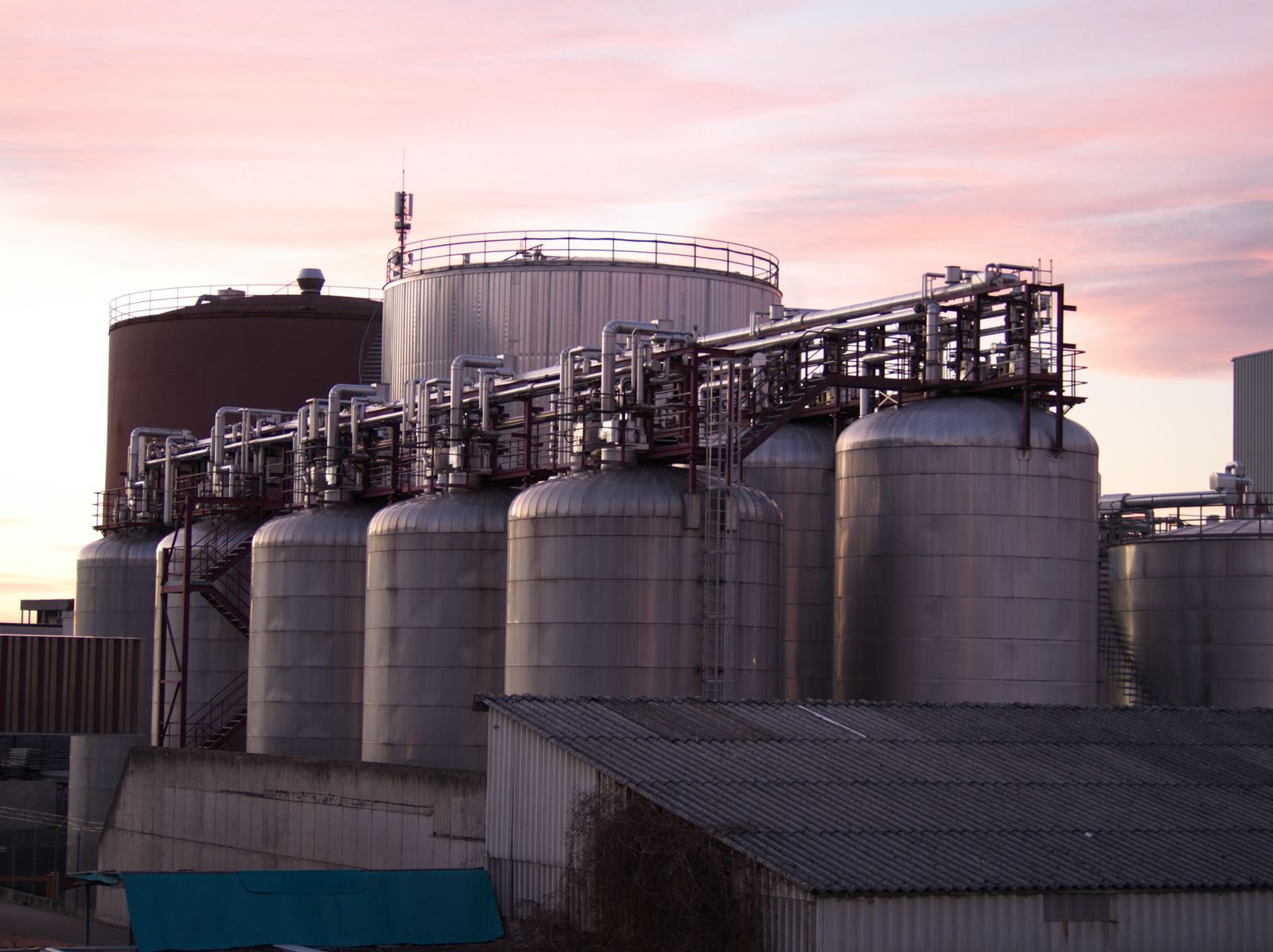 Stainless steel storage tanks and pipework at the Darshan Fine Chem Private Limited plant